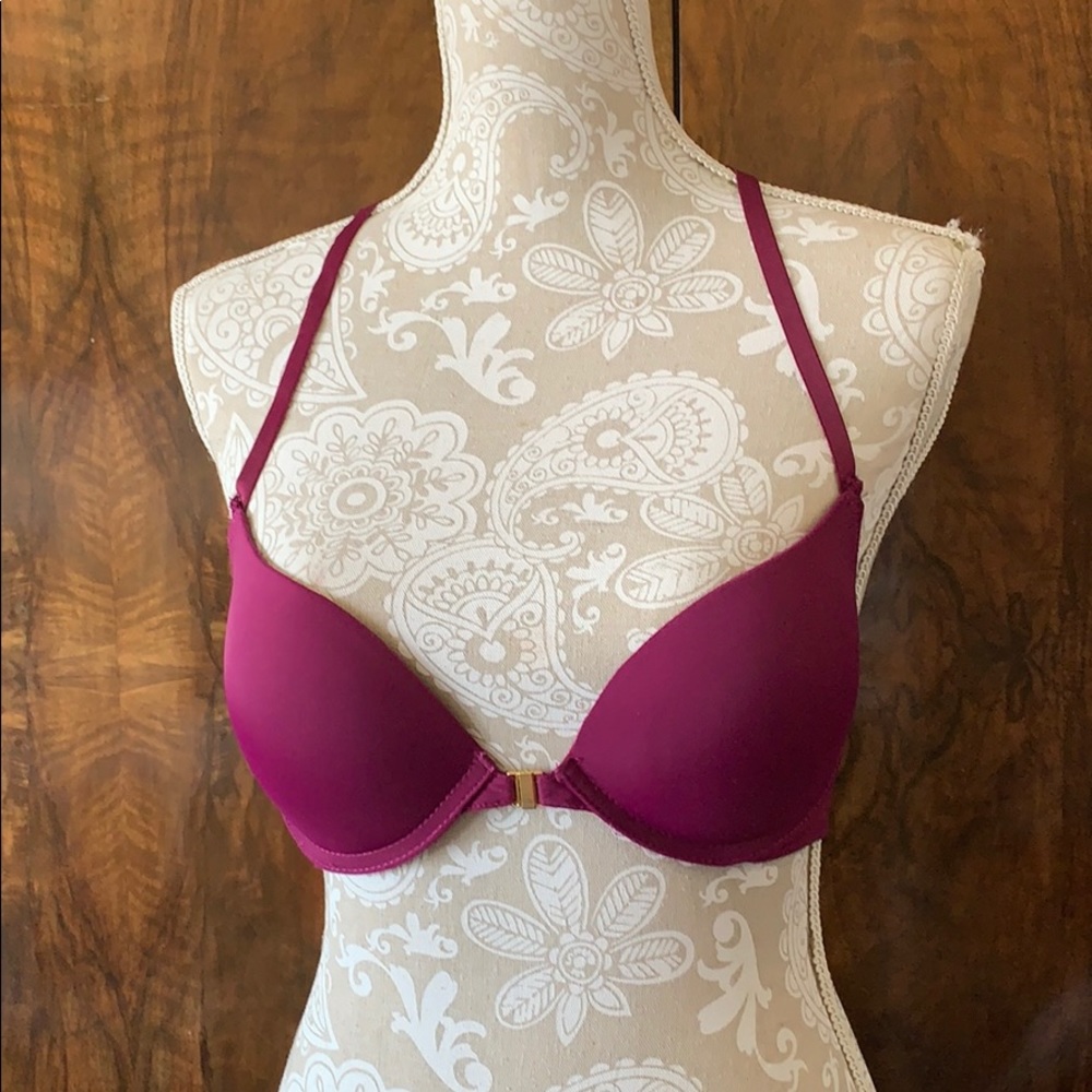 Daisy Fuentes 36B purple bra
